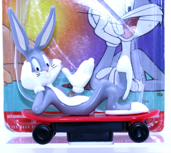 Looney Tunes Air Freshener: Bugs Bunny auf Skateboard (mit Lufterfrischer Funktion)